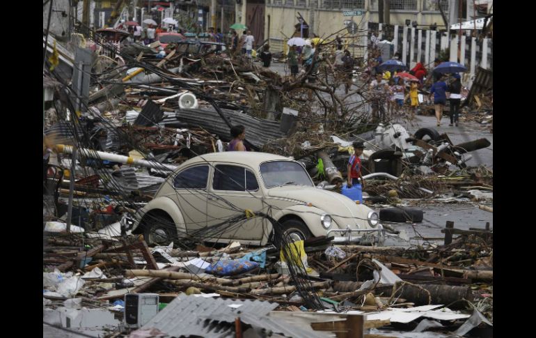 Vista de una de las calles de Tacloban, ciudad devastada por el paso del tifón 'Haiyán'. AP /