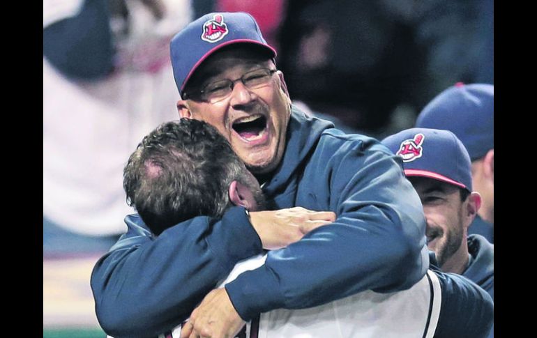 En su primer año al mando de Cleveland, Francona logró que los Indios cosecharan 24 victorias más que la temporada pasada  /