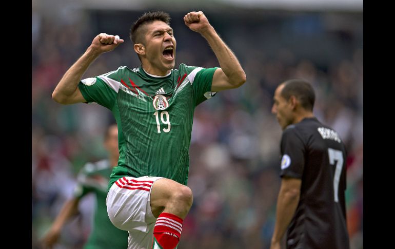 Oribe Peralta se llevó la tarde con dos anotaciones en la goleada del Tri. MEXSPORT /