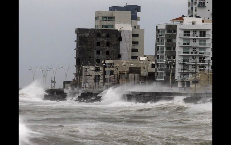 Fuertes lluvias y viento del frente frio 12 azotan la zona costera de Veracruz. SUN /