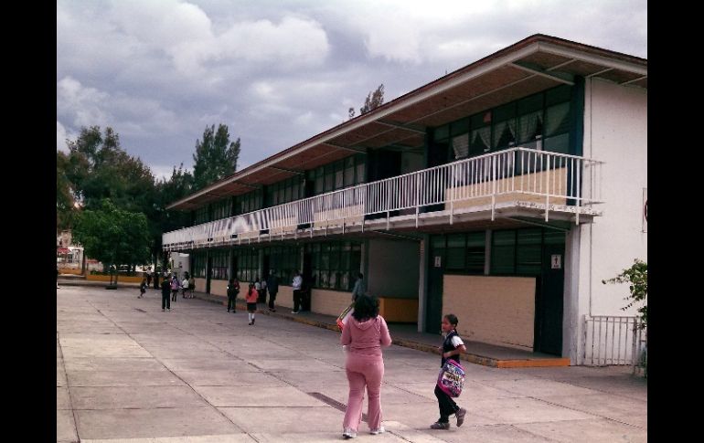 En esta escuela está adscrita como directora con licencia, la ex dirigente del PRI Guadalajara, Elisa Ayón Hernández.  /