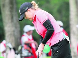 Cristie Kerr trata de embocar su putt durante el torneo Pro-Am, previo a la primera ronda del LOI.  /