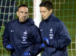 Franck Ribery (I) confía en que la selección francesa estará en el Mundial de Brasil. ARCHIVO /