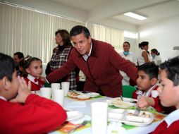 El Presidente Peña visita la escuela de tiempo completo Juventino Rosas donde interactuó con los alumnos. SUN /