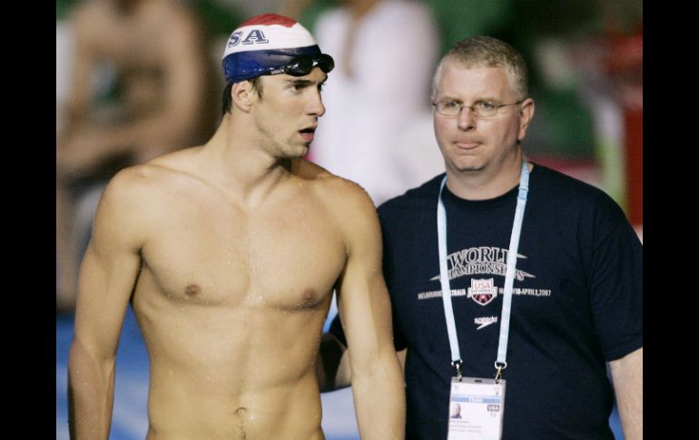 Phelps entrena periódicamente con su preparador Bob Bowman en el Club Acuático Baltimore Norte. ARCHIVO /