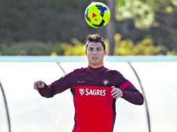 Cristiano Ronaldo encabeza a un Portugal favorito a clasificarse ante Suecia, que llega invicta al repechaje. EFE /