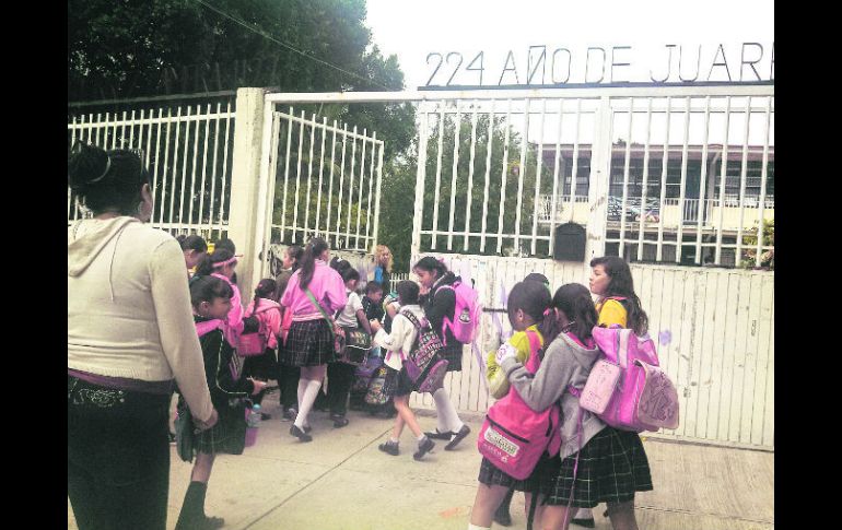 Escuela Urbana 243. En este plantel no recuerdan la última vez que Ayón acudió a loborar.  /