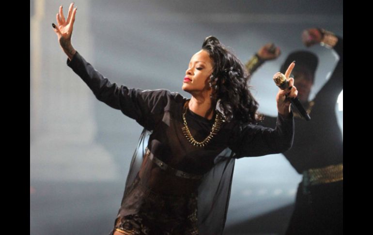 Rihanna durante un concierto de su gira ''Diamonds World Tour'', en Houston, Texas. AP /