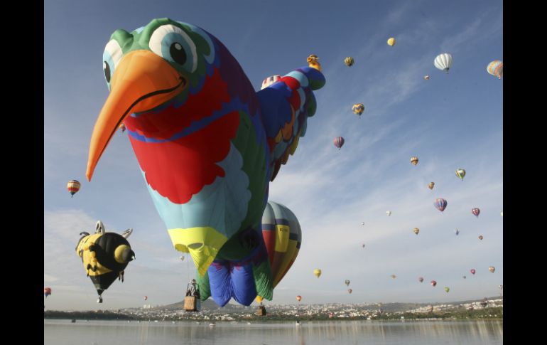 En el festival participan 25 globos de figuras, como Bob Esponja, Abejas, un carruaje de princesas y un hechicero. AP /