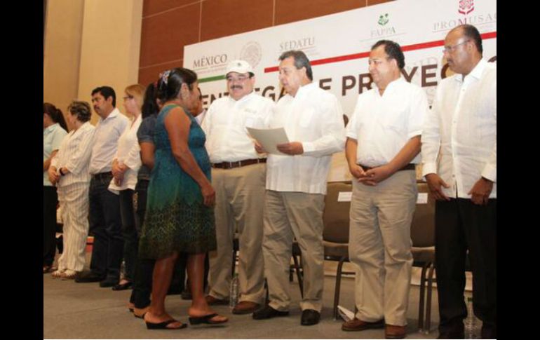 El titular de la SEDATU en la entrega de recursos para proyectos productivos en Guerrero. ESPECIAL /