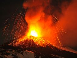 La erupción tuvo lugar en un cráter muy activo del sureste del volcán. AP /