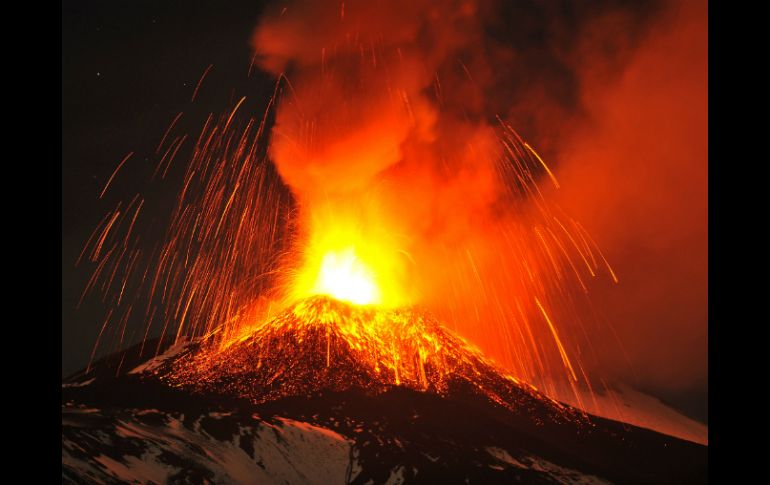 La erupción tuvo lugar en un cráter muy activo del sureste del volcán. AP /