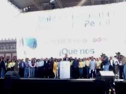 ''Hoy venimos con gusto a sumarnos en la defensa del petróleo'', declaró Mancera en el podio instalado en el Zócalo.@PRDmexico ESPECIAL /