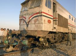 Mientras que la policía afirma que el tren transportaba pasajeros, la dirección de Ferrocarriles indica que era tren de carga. ARCHIVO /