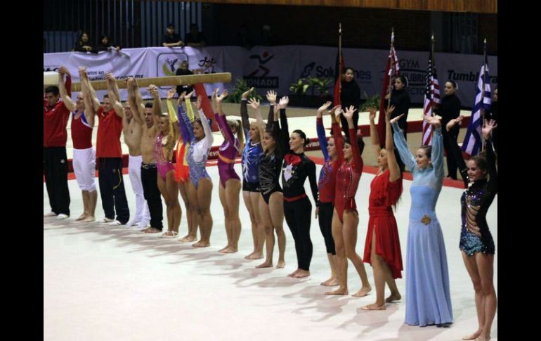 Al final salieron todos los gimnastas para ser ovacionados por los presentes. NTX /