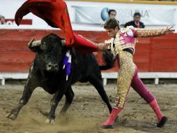 Julián López logra la mejor faena de la tarde, ajustada, lucida y templada, con largas tandas bien rematadas y ceñidas que gustaron. ARCHIVO /