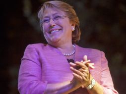 Bachelet se impuso con el 46.68 por ciento de los votos sobre los otros ocho aspirantes a la presidencia. ARCHIVO /