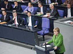 La canciller alemana, Angela Merkel durante una sesión celebrada ante el pleno del Bundestag en Alemania. EFE /