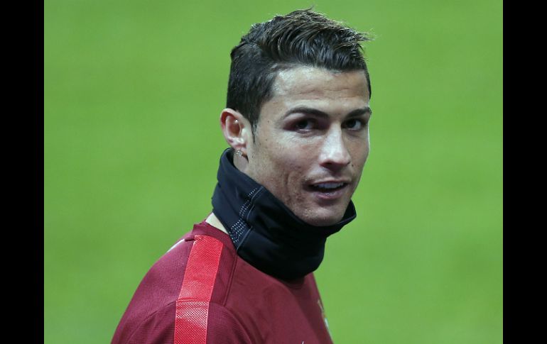 Cristiano Ronaldo parece no inmutarse por la presión que le quieren meter en Suecia. AP /