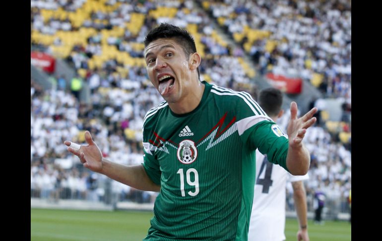 El 'Hermoso' Peralta se ha convertido en pieza clave del equipo mexicano al demostrar su habilidad en el área rival. AP /