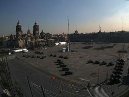 El Zócalo se encuentra cerrado, por la conmemoración del 103 aniversario de la Revolución Mexicana. Foto: webcamsdemexico.com ESPECIAL /