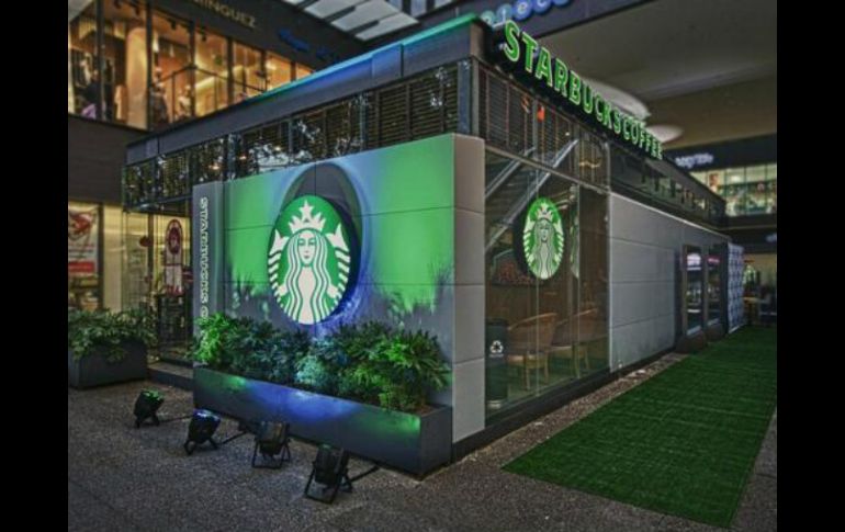 La cadena Starbucks, a través de su cuenta @StarbucksMex, da a conocer la apertura de su primera tienda en Oaxaca. ESPECIAL /