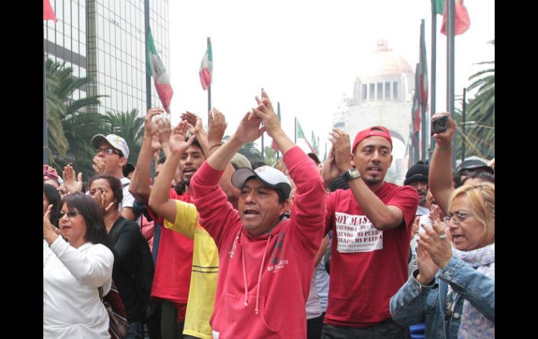 Miembros de la CNTE realizaron una marcha alterna por el Aniversario de la Revolución Mexicana. NTX /