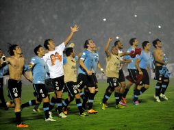 Jugadores de la selección uruguaya festejan su pase al Mundial. AFP /