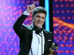 Alejandro Sanz agradeció a Gabriel Abaroa por permitir seguir realizando esta premiación. AFP /