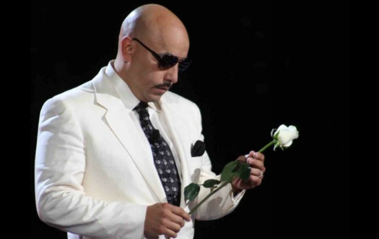 Lupillo Rivera prepara el lanzamiento de tres discos de colección que grabó en vivo en el Teatro Nokia de los Ángeles. ARCHIVO /