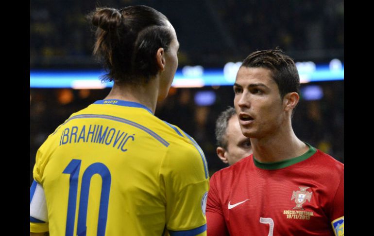 Zlatan Ibrahimovic y Cristiano Ronaldo se enfrentaron en la eliminatoria mundialista. Portugal consiguió su boleto. ARCHIVO /