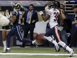 Tavon Austin (I) se escapó para marcar el inicio de la paliza de San Luis sobre Chicago. AP /