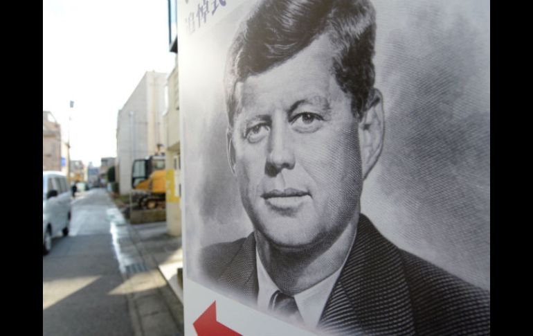 Estos lotes forman parte de un centenar de recuerdos de JFK puestos en subasta al conmemorarse el 50 aniversario de su homicidio. AFP /