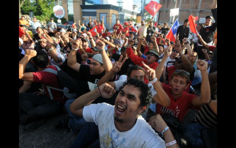 Simpatizantes del partido de Xiomara Castro, salieron a las calles para manifestarse. AFP /