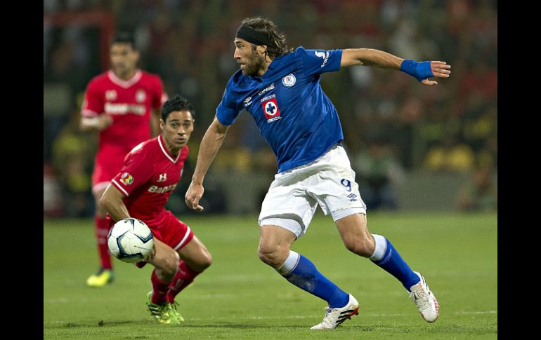 El delantero de la Máquina se lesionó a los ocho minutos del duelo de ida frente a los Diablos. MEXSPORT /