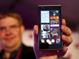 Jolla, es similar al Lumina de Nokia, incluye cámara 8 megapíxeles y soporta conexiones a internet 4G. AP /