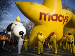 El desfile de la tienda Macy's atrae a multitudes cada año. AP /