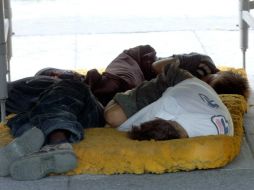 Los niños y ancianos son la población más vulnerable de enfermar durante la temporada invernal, la situación de calle empeora su salud. ARCHIVO /