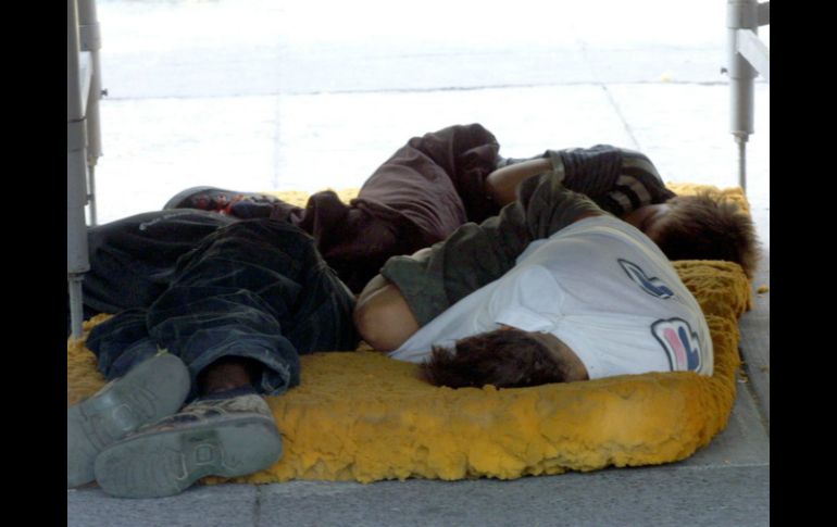 Los niños y ancianos son la población más vulnerable de enfermar durante la temporada invernal, la situación de calle empeora su salud. ARCHIVO /