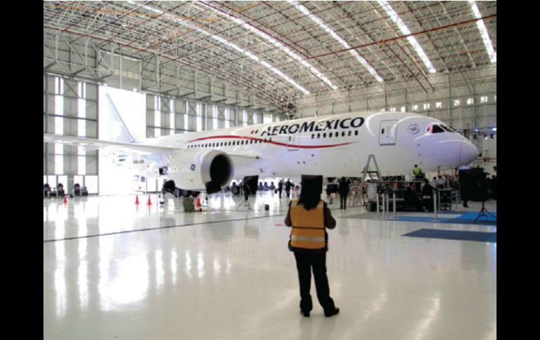 La mayoría de sobrecargos de Aeroméxico comenzarían una huelga el 15 de diciembre de no llegar a un acuerdo. ARCHIVO /