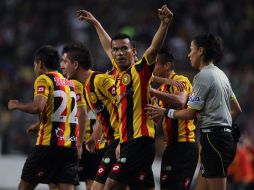 José Gutiérrez (centro) asegura que hay confianza en el equipo universitario para el juego de vuelta.  /