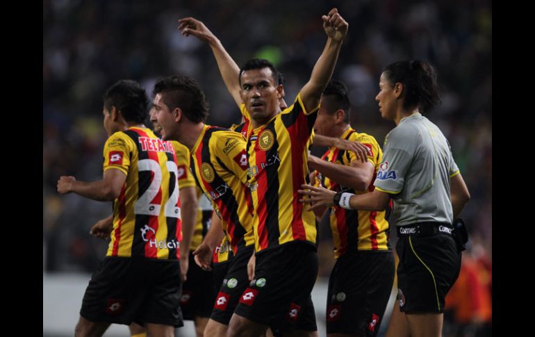 José Gutiérrez (centro) asegura que hay confianza en el equipo universitario para el juego de vuelta.  /