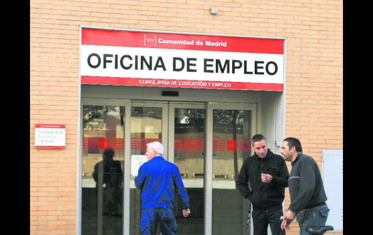 La Comisión Europea pronosticó un lento avance en la lucha contra la desocupación en España en los próximos años. ESPECIAL /