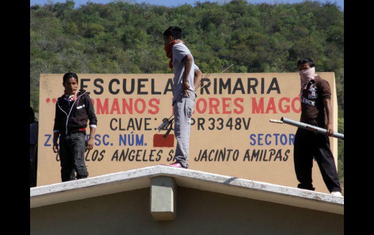 Tras tomar ayer algunas escuelas, padres familia decidieron dejarlas porque temen por sus vidas, según aseguran. ARCHIVO /