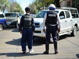 La zona del 'banquetón' de Javier Mina lucía repleta de inspectores y policías que no permitieron la instalación de los puesteros.  /