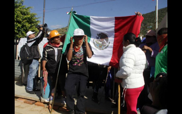 Los padres de familia de San Jacinto Amilpas emplazaron al gobierno de Gabino Cué. NTX /