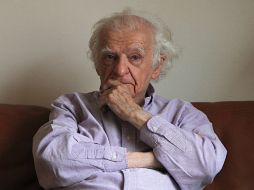 Yves Bonnefoy es el primer escritor en lengua francesa que va a recibir el galardón en la Feria de Guadalajara. ARCHIVO /