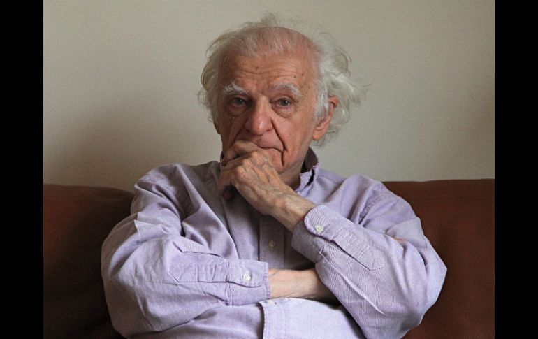 Yves Bonnefoy es el primer escritor en lengua francesa que va a recibir el galardón en la Feria de Guadalajara. ARCHIVO /