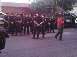 Alrededor de 500 elementos de seguridad pública resguardarán el orden a las afueras del Estadio Victoria.  /