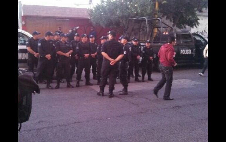 Alrededor de 500 elementos de seguridad pública resguardarán el orden a las afueras del Estadio Victoria.  /